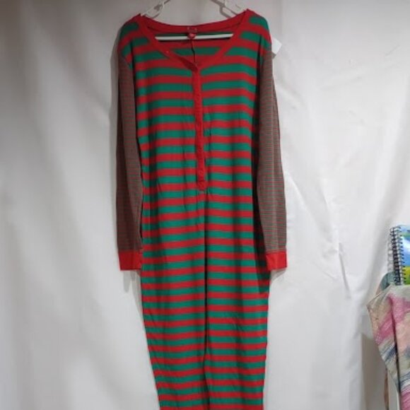 CRAZY EIGHT ELF PAJAMAS  RED AND GREEN ONE PIECE, SNAP FRONT ADULT SIZE XXL - Picture 1 of 11